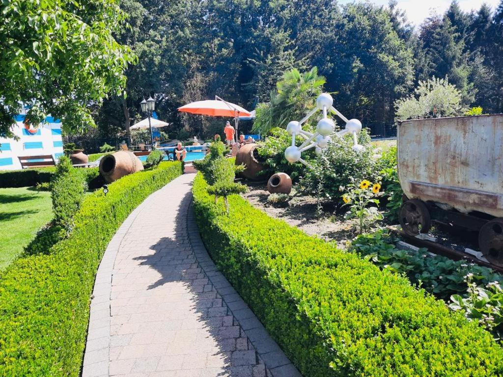 B&B Casa Roman & Vakantiewoning Voor 1 Pers Tot Max 32 Personen Zonhoven Bagian luar foto