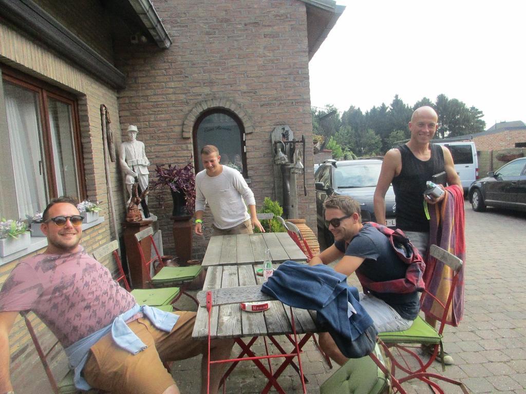 B&B Casa Roman & Vakantiewoning Voor 1 Pers Tot Max 32 Personen Zonhoven Bagian luar foto
