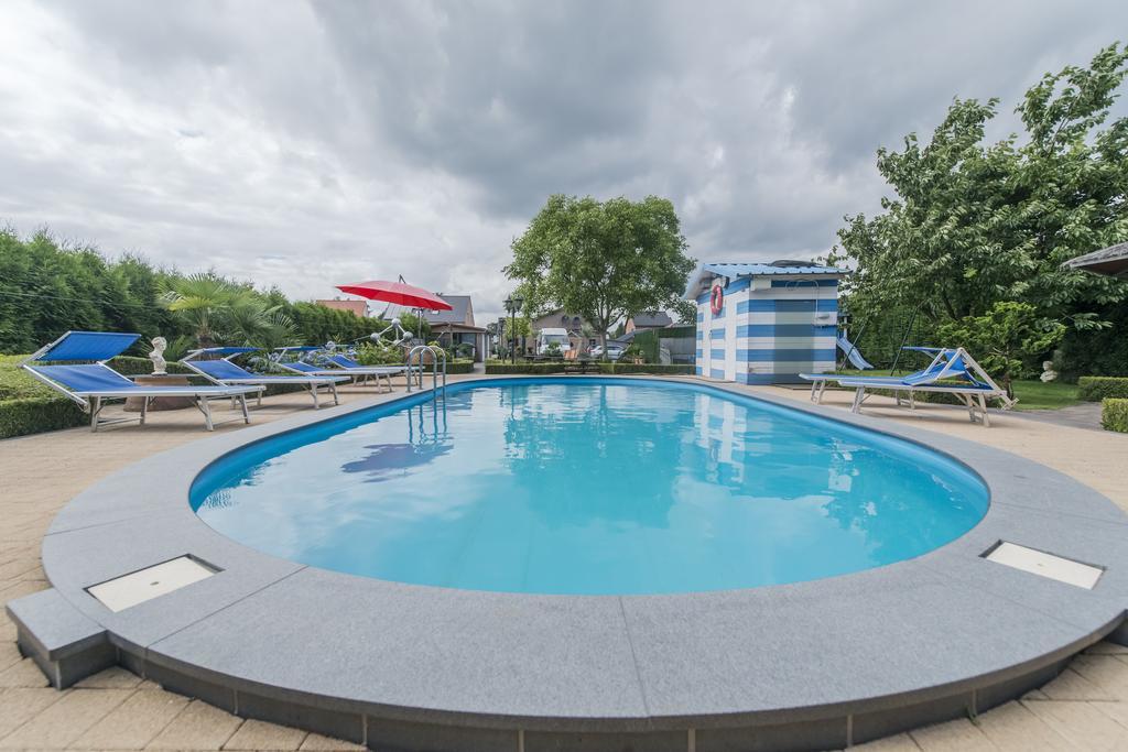 B&B Casa Roman & Vakantiewoning Voor 1 Pers Tot Max 32 Personen Zonhoven Bagian luar foto